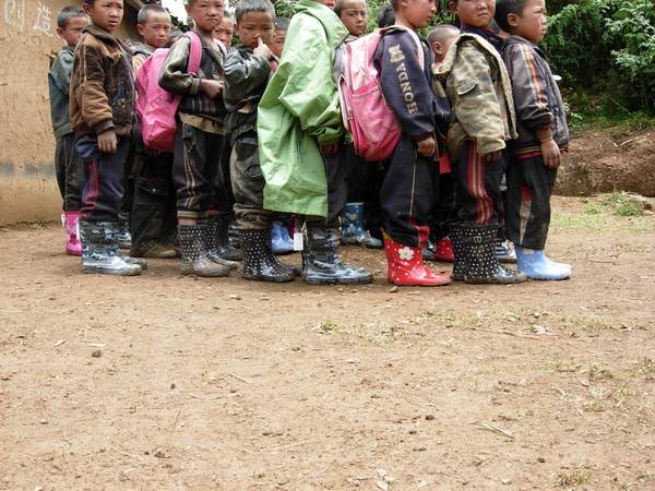 bxsw0903402四川省布拖县拖觉镇坡里小学雨靴项目复查报告