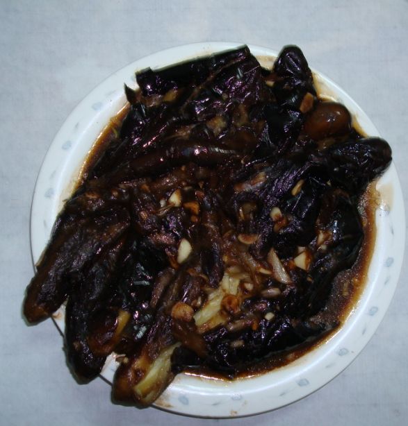 佴